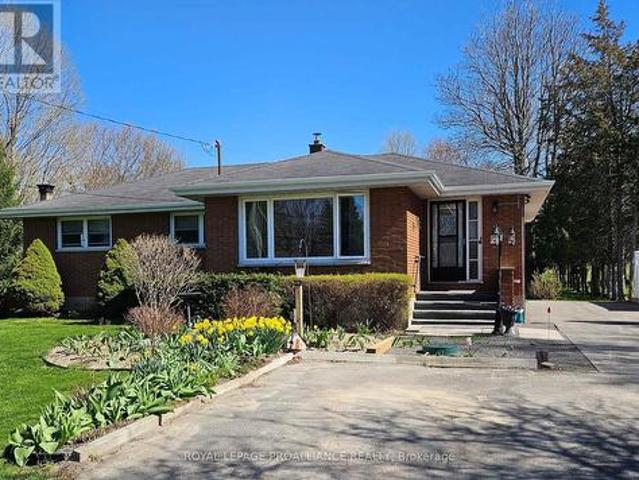 House for sale in Ontario