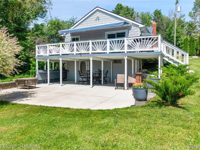 House for sale in Columbiaville