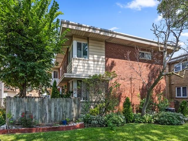 Townhouse for sale in Skokie, Illinois