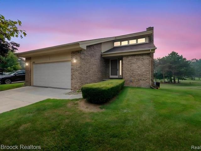 Condo for sale in Waterford, Michigan
