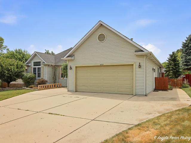 House for sale in Mchenry, Illinois