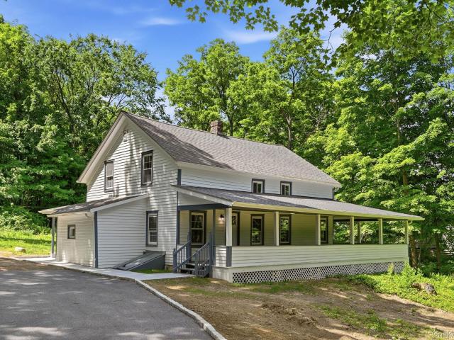 House for sale in Baldwin Place, New York