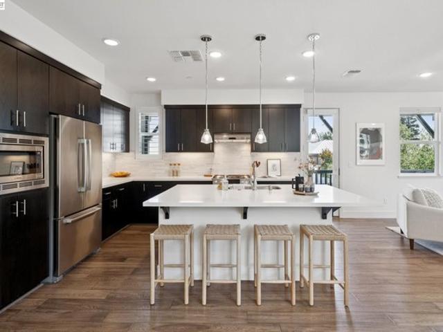 Condo for sale in Alameda, California