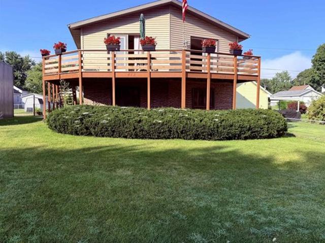 House for sale in East Dubuque, Illinois