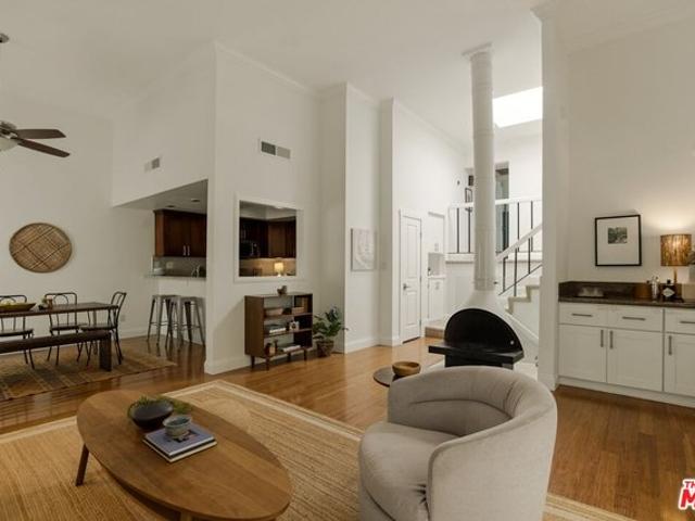 Condo for sale in Canoga Park, California