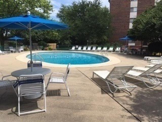 Condo for sale in Lisle, Illinois