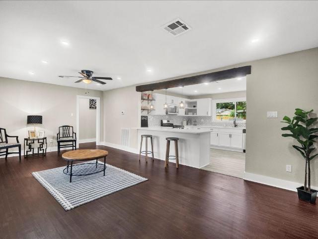 House for sale in Bacliff