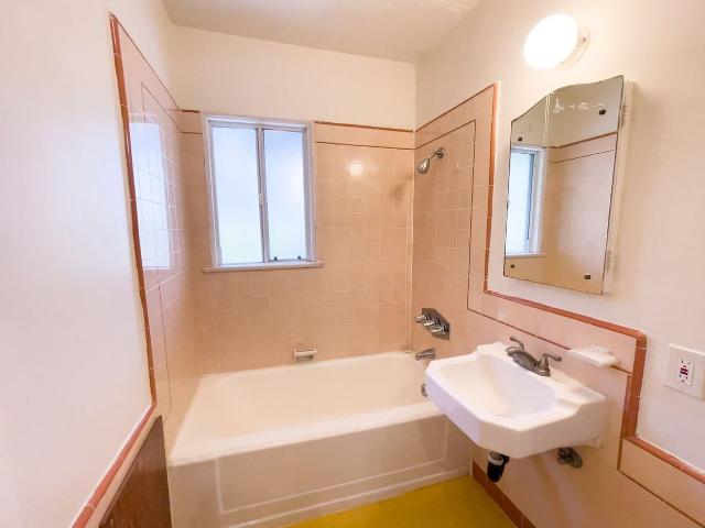 Apartment for rent in Canoga Park, California