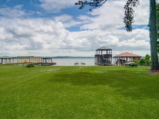 House for sale in Henderson, Texas