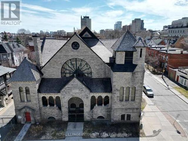 Commercial for rent in Rideau-Vanier, Ottawa