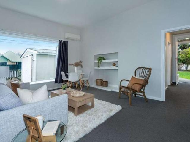 House for sale in Chaslands, Canterbury