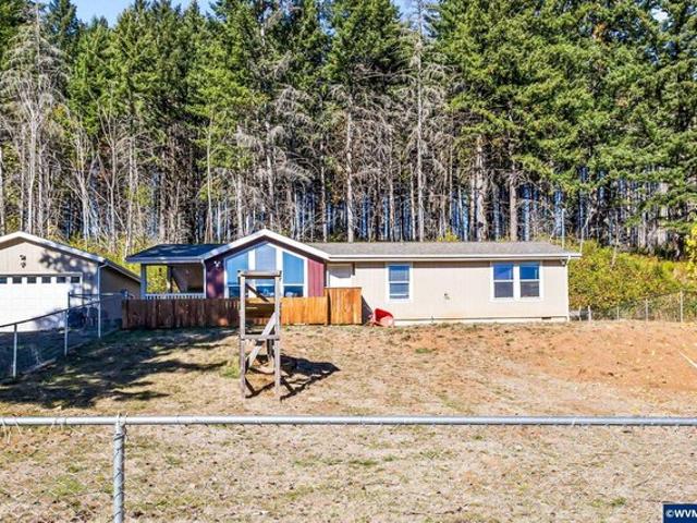 House for sale in Mill City, Linn County