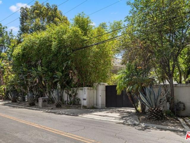 Townhouse for rent in Encino Neighborhood Council District, Canoga Park