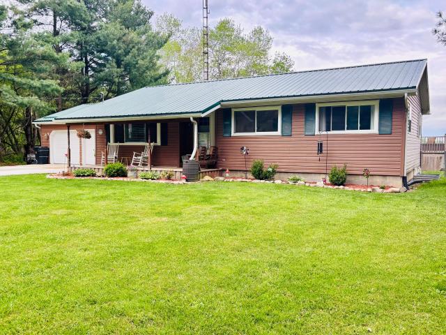 House for sale in Croswell