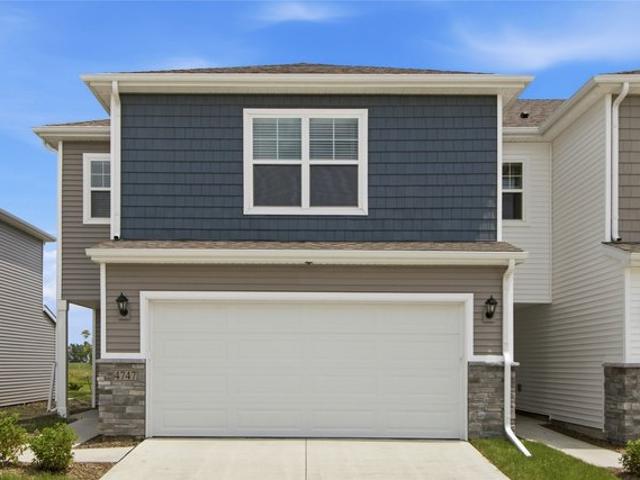 Townhouse for sale in Urbandale, Iowa