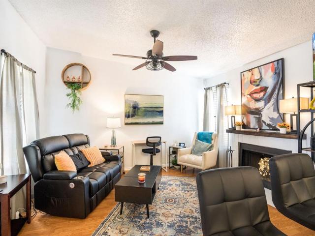 Condo for sale in Parkway Lane Condominiums, Dallas