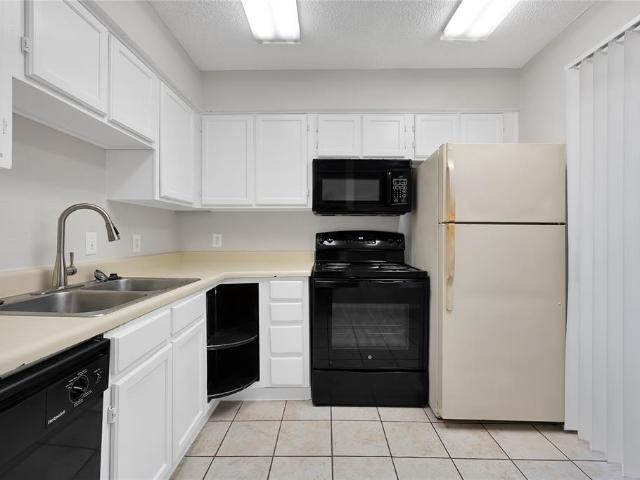Condo for sale in Parkway Lane Condominiums, Dallas