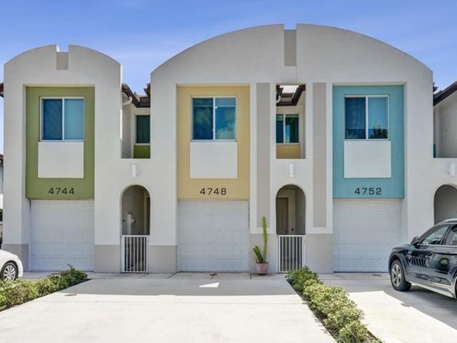 Townhouse for sale in Davie, Broward County