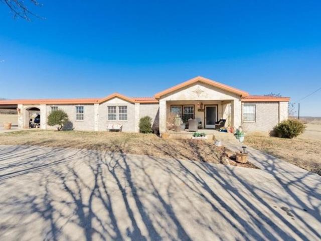 House for sale in Bowie, Texas