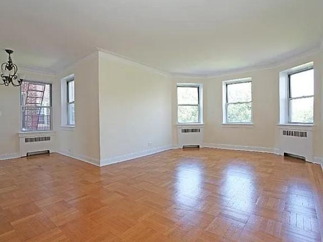 Property for rent in The Bronx, Arverne