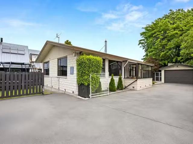 House for sale in Chaslands, Canterbury