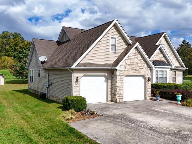 House for sale in Pine Grove, London