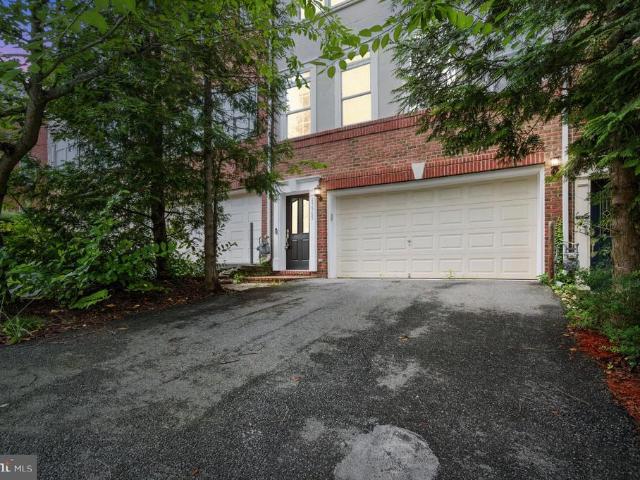 Townhouse for sale in Sterling