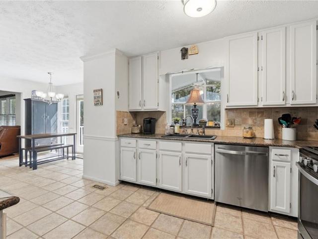 House for sale in Falcon Hills, Kennesaw