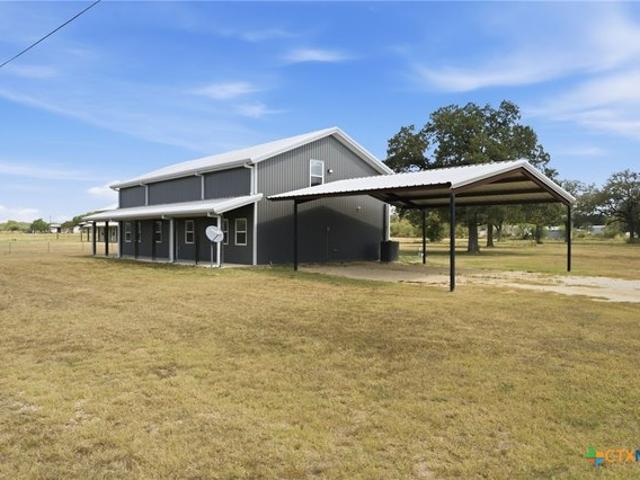House for sale in Kingsbury, Texas