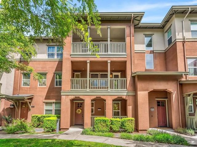 Condo for sale in Alameda, California