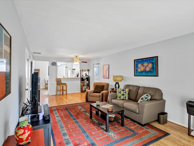 Condo for sale in Elgin Condo for sale in Elgin