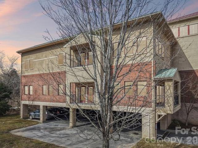 Condo for sale in Hendersonville, North Carolina