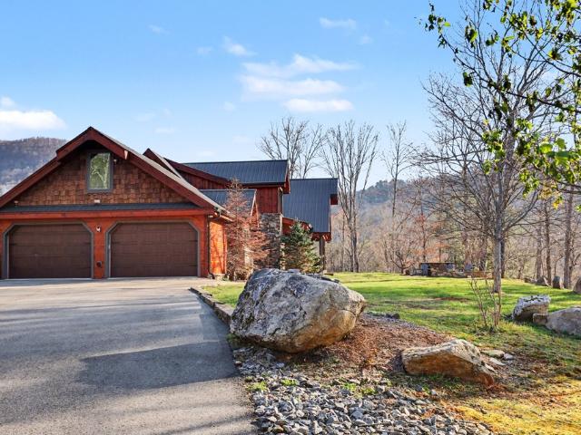House for sale in Hiawassee, Georgia