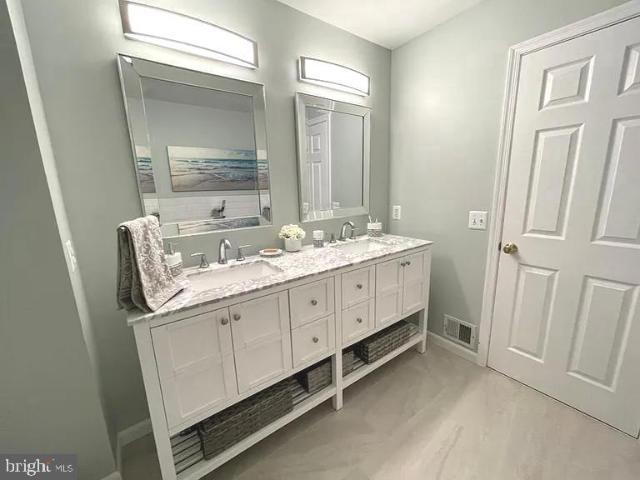 Townhouse for sale in Sterling