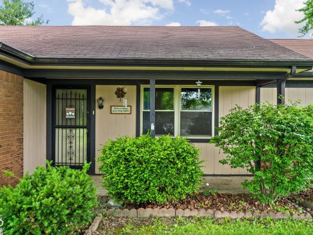 House for sale in New Palestine, Indiana