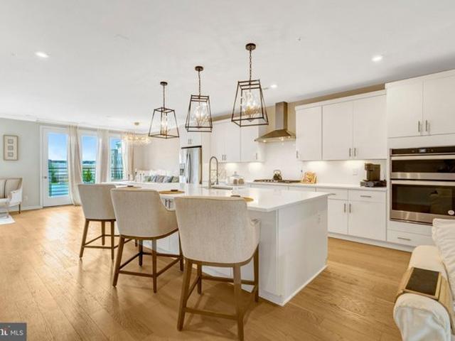 Condo for sale in Commonwealth Place at Westfields, Chantilly