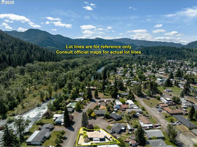 House for sale in Oakridge