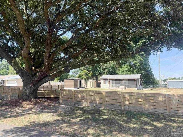 House for sale in Pace, Florida