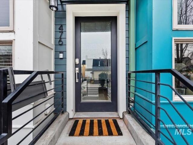 House for sale in Garden City
