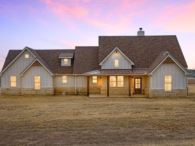 House for sale in Sunset, Texas