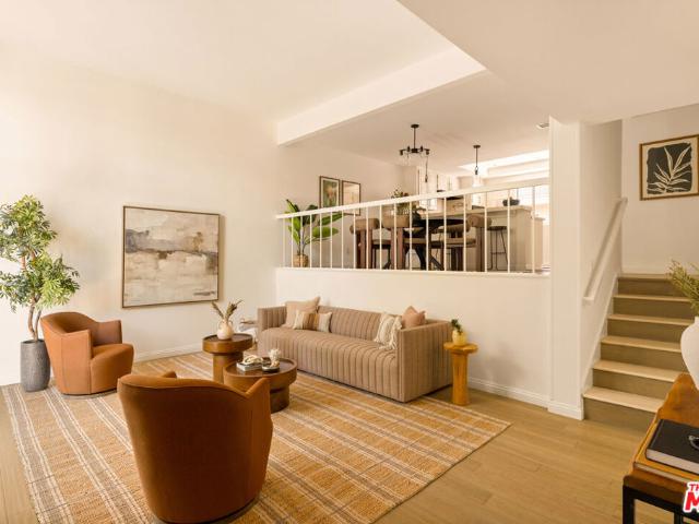 Townhouse for sale in Alla, Los Angeles
