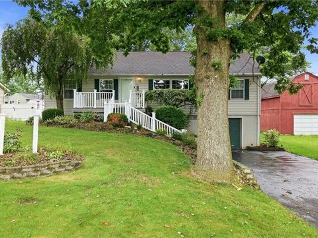 House for sale in Hubbard, Ohio
