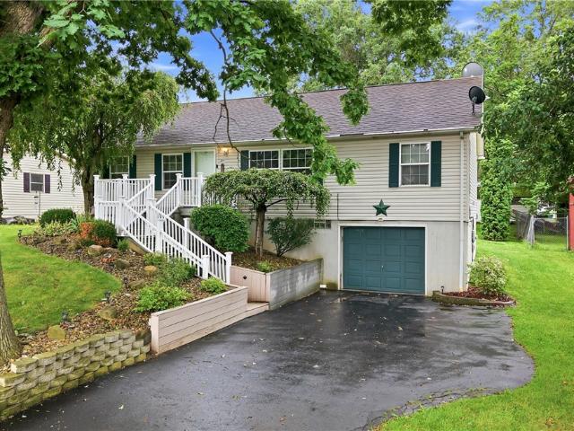 House for sale in Hubbard, Ohio