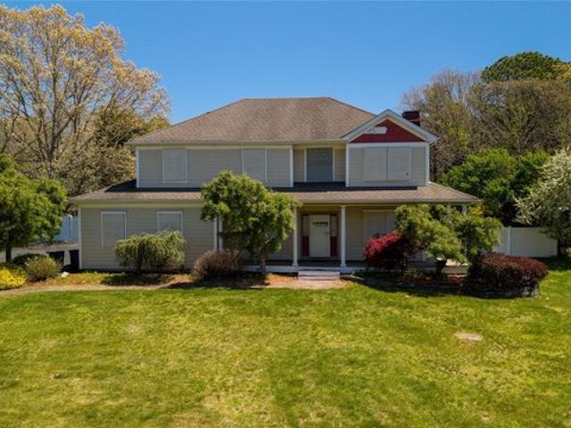 House for sale in Miller Place, New York