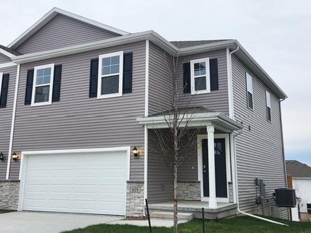 Townhouse for sale in Urbandale, Iowa