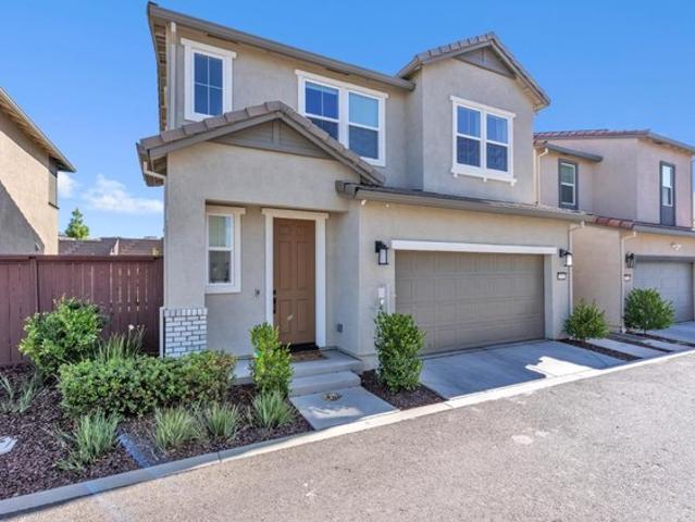 House for sale in White Rock, Folsom