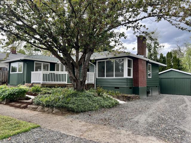 House for sale in Hector Campbell, Milwaukie