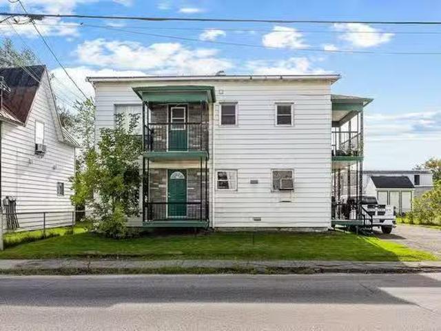 House for sale in Magog