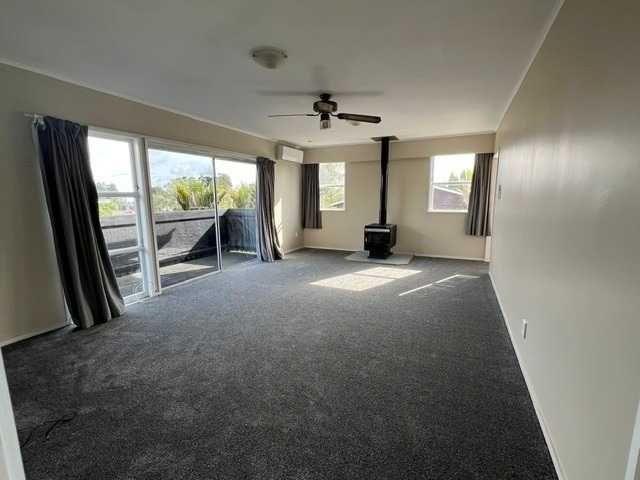 House for rent in West Hills, Henderson-Massey