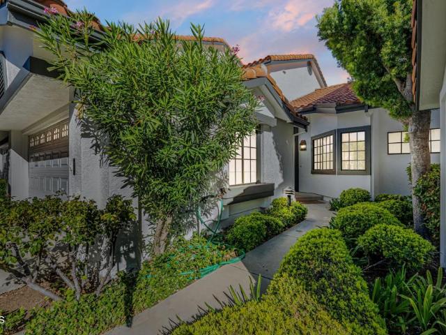 Townhouse for sale in Oak Park, California